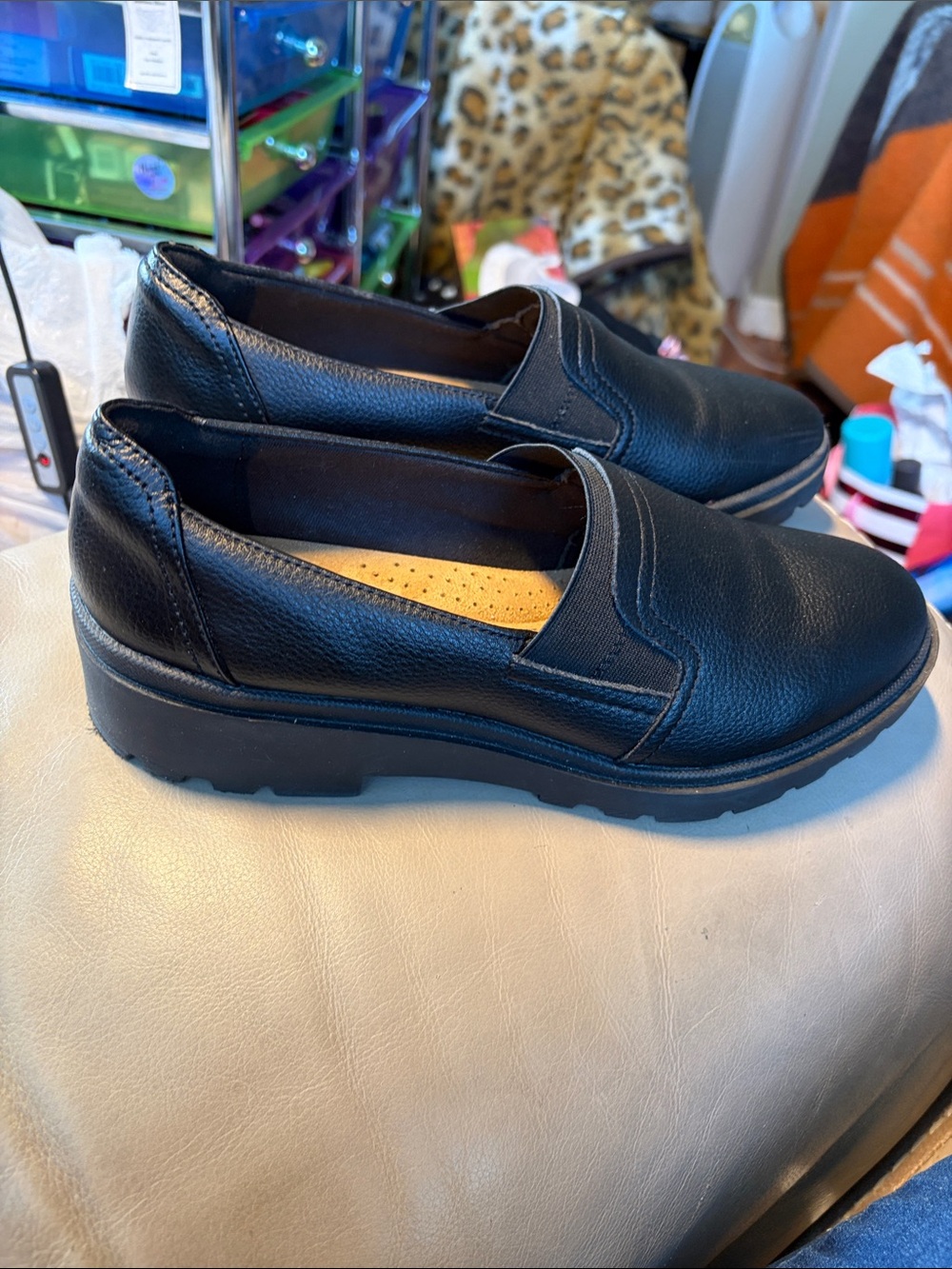 Clarks Women’s Black Leather Slip-On Loafers Size 8.5. Exc Condition! - Picture 2 of 4